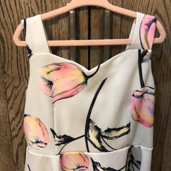 Pippa & Julie dress in size 7 - Picture 2 of 7